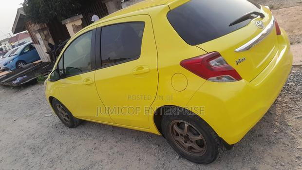 Toyota Vitz 1.3 FWD 5dr 2014 Yellow