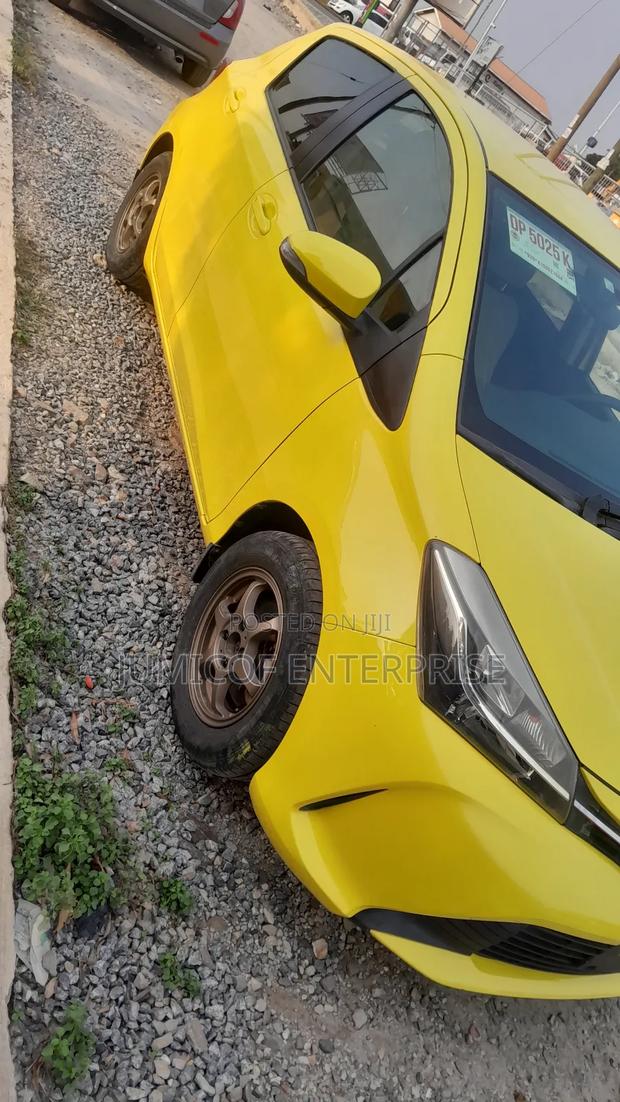 Toyota Vitz 1.3 FWD 5dr 2014 Yellow