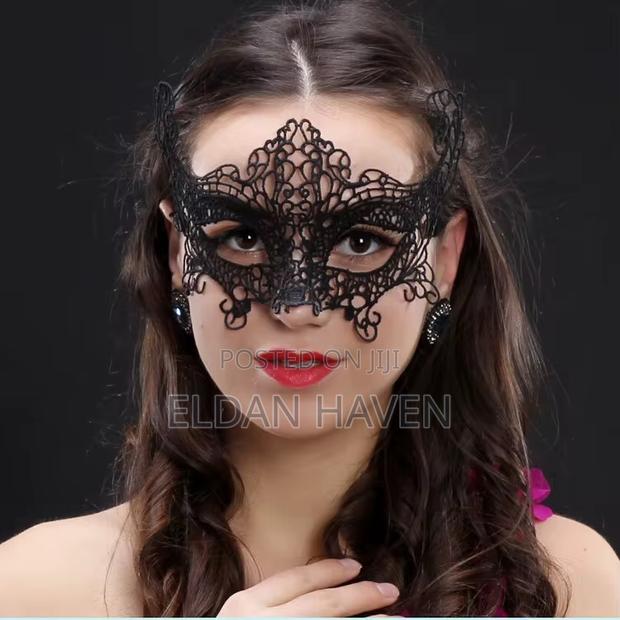 Masquerade Ladie’S Lace Mask · Photo 3