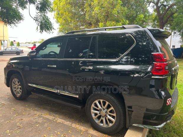 Toyota Land Cruiser Prado 4.0 Petrol GX-R 2021 Black photo 2