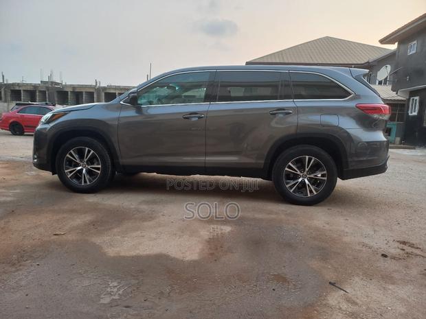 Toyota Highlander LE 2019 Gray