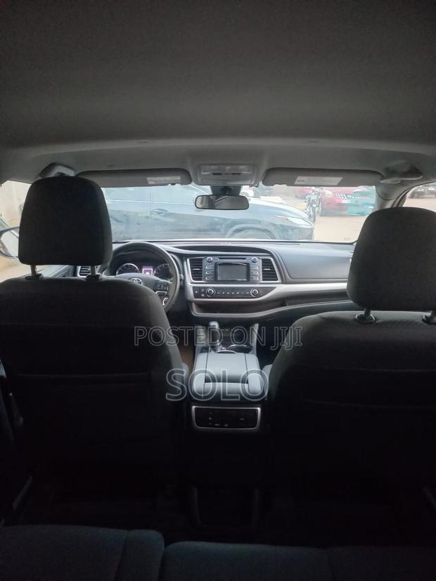 Toyota Highlander LE 2019 Gray