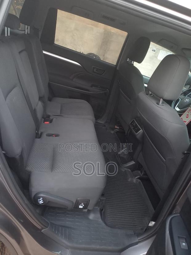 Toyota Highlander LE 2019 Gray