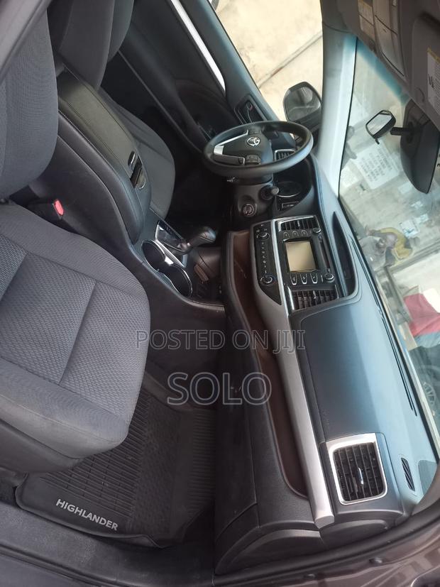 Toyota Highlander LE 2019 Gray