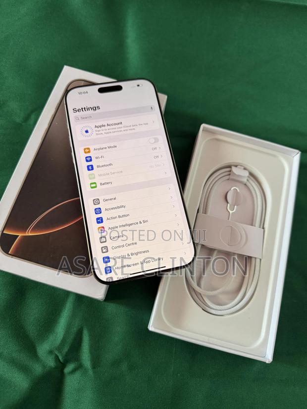 Apple iPhone 16 Pro Max 256 GB Gold photo 2