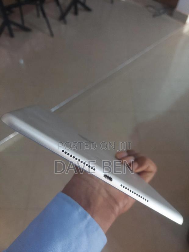 Apple iPad 10.2 (2021) 64 GB Gray photo 3