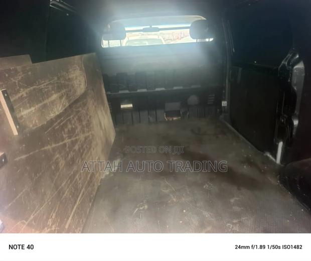 Hyundai Starex 2012 Black photo 3