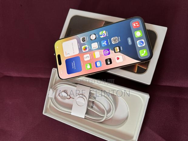 Apple iPhone 16 Pro Max 512 GB Gold photo 2