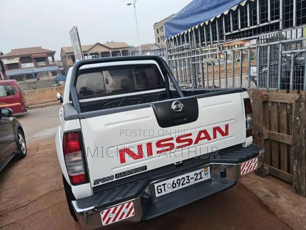 Nissan Hardbody 2020 White photo 4