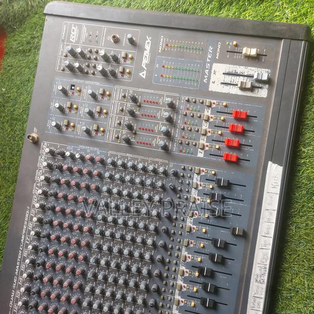 Peavey Rq 4324c 24 Channel Mixer