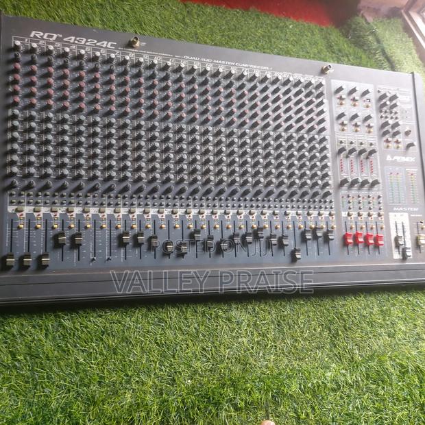 Peavey Rq 4324c 24 Channel Mixer photo 3