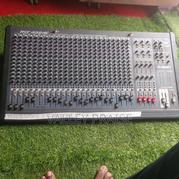 Peavey Rq 4324c 24 Channel Mixer photo 4