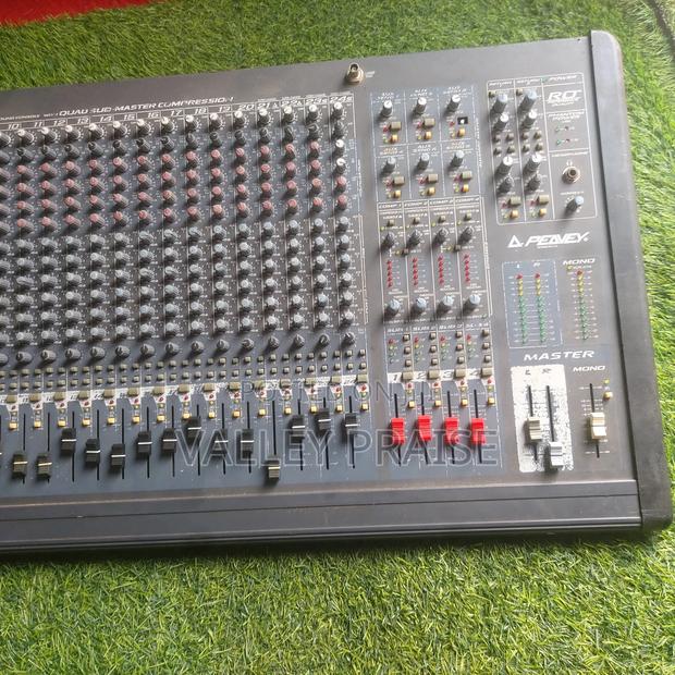 Peavey Rq 4324c 24 Channel Mixer photo 5
