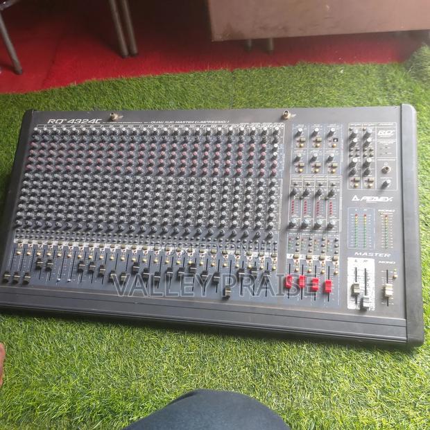 Peavey Rq 4324c 24 Channel Mixer photo 6