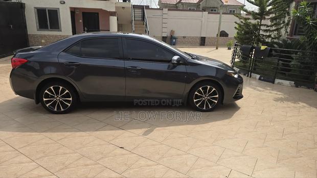 Toyota Corolla XSE 4dr Sedan (1.8L 4cyl CVT) 2017 Gray