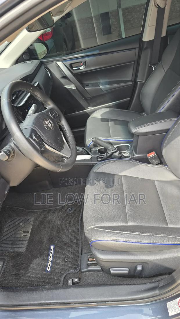 Toyota Corolla XSE 4dr Sedan (1.8L 4cyl CVT) 2017 Gray