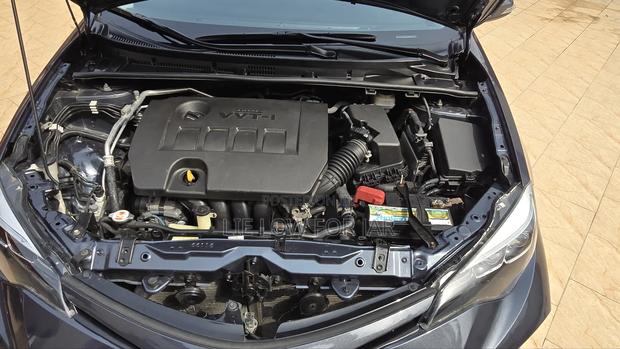 Toyota Corolla XSE 4dr Sedan (1.8L 4cyl CVT) 2017 Gray