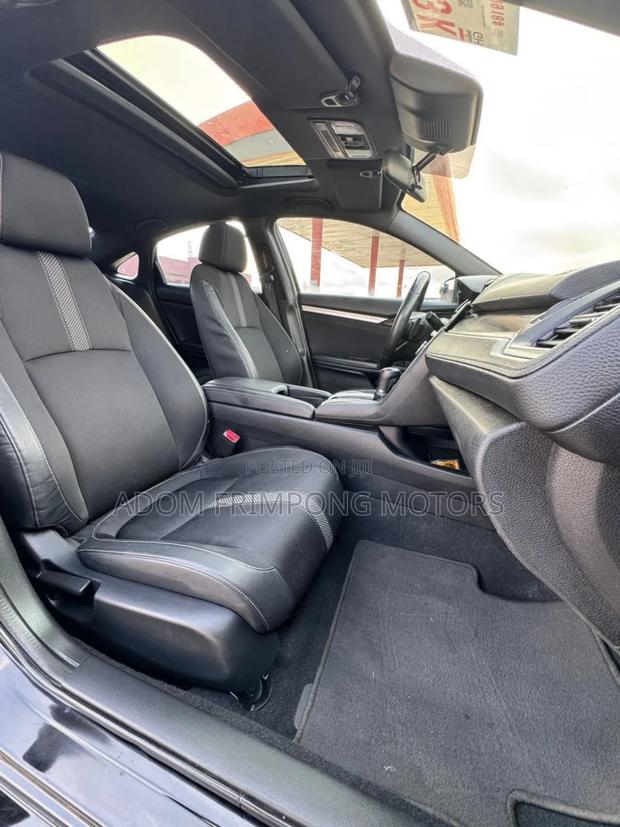 Honda Civic 2020 Black photo 2