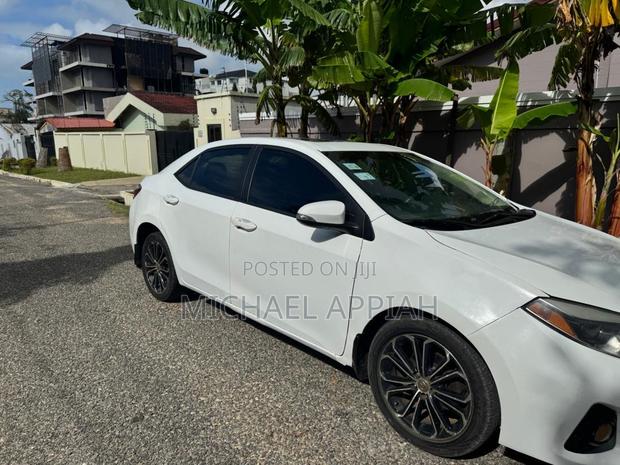 Toyota Corolla S 4dr Sedan (1.8L 4cyl CVT) 2014 White photo 2