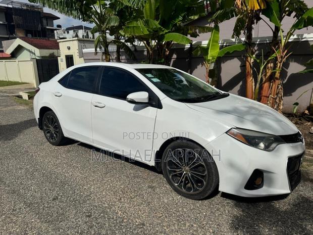 Toyota Corolla S 4dr Sedan (1.8L 4cyl CVT) 2014 White photo 5