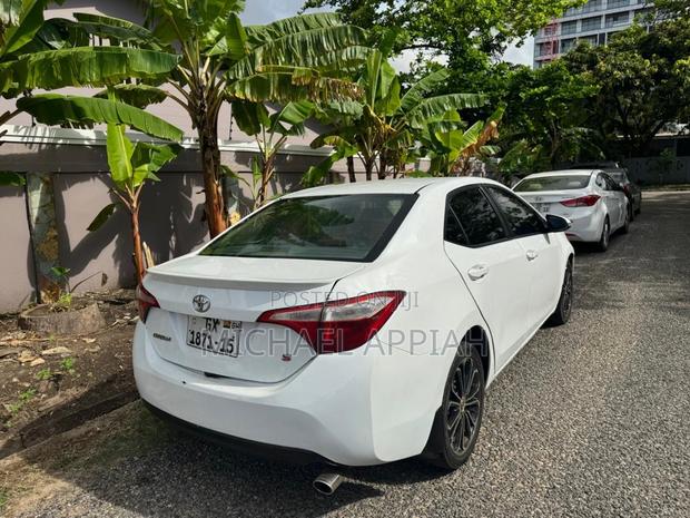 Toyota Corolla S 4dr Sedan (1.8L 4cyl CVT) 2014 White photo 4