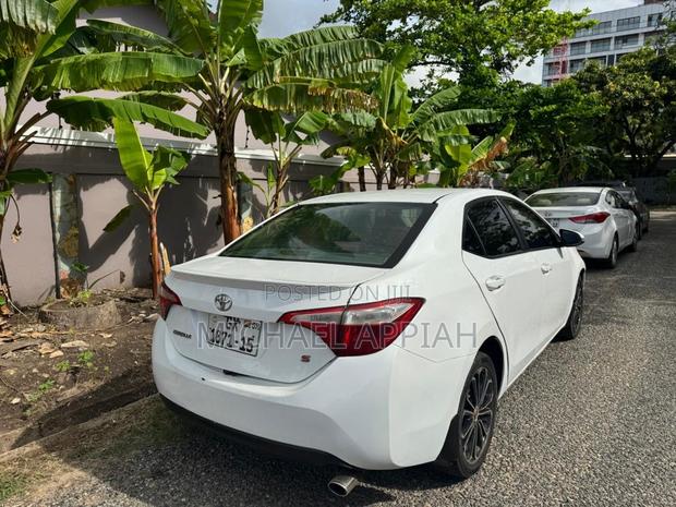 Toyota Corolla S 4dr Sedan (1.8L 4cyl CVT) 2014 White photo 3