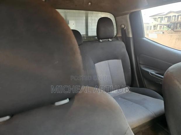 Mitsubishi L200 2020 White photo 2