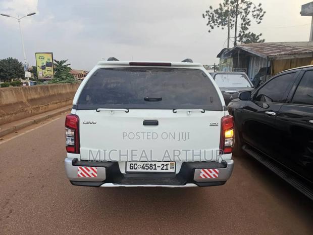 Mitsubishi L200 2020 White photo 5