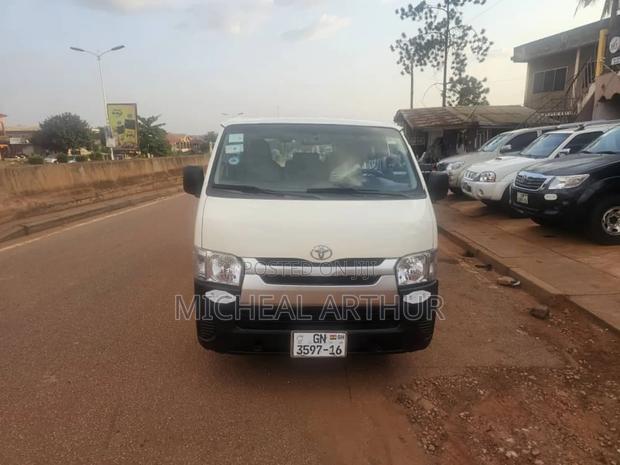 Toyota HiAce 2016 White