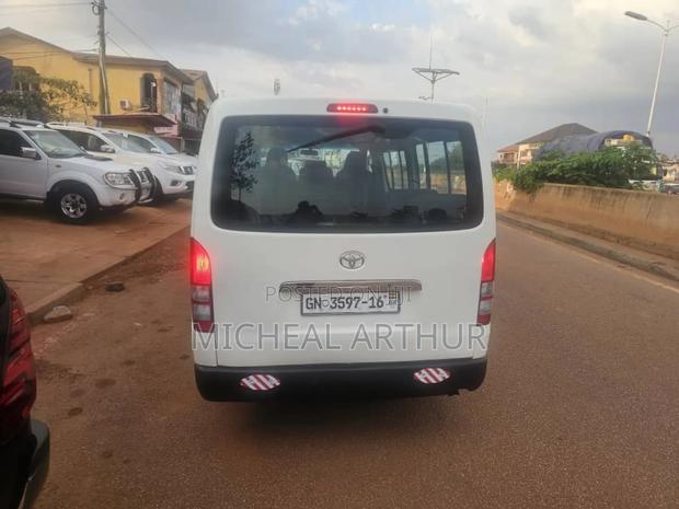 Toyota HiAce 2016 White photo 5