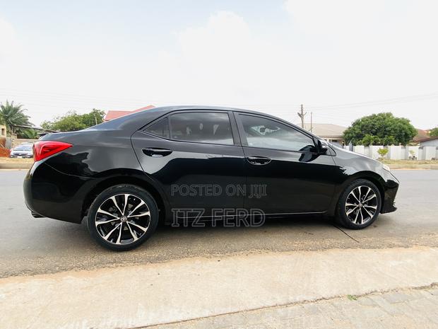 Toyota Corolla SE (1.8L 4cyl 2A) 2018 Black