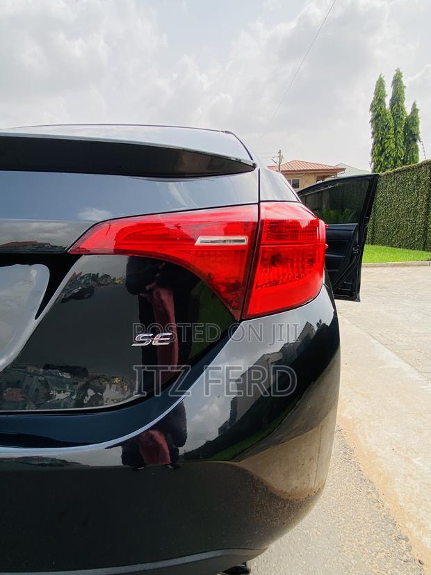 Toyota Corolla SE (1.8L 4cyl 2A) 2018 Black