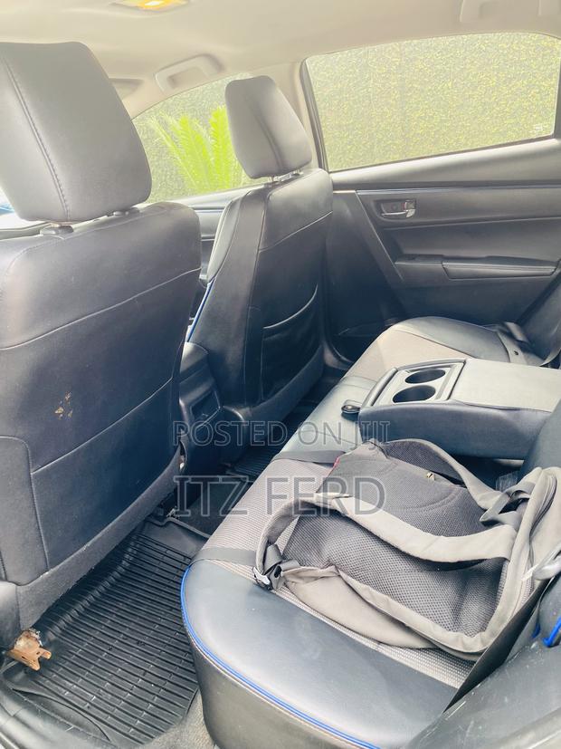 Toyota Corolla SE (1.8L 4cyl 2A) 2018 Black