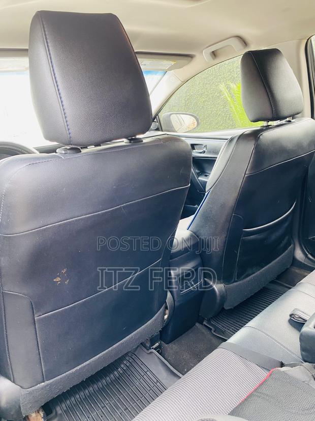 Toyota Corolla SE (1.8L 4cyl 2A) 2018 Black