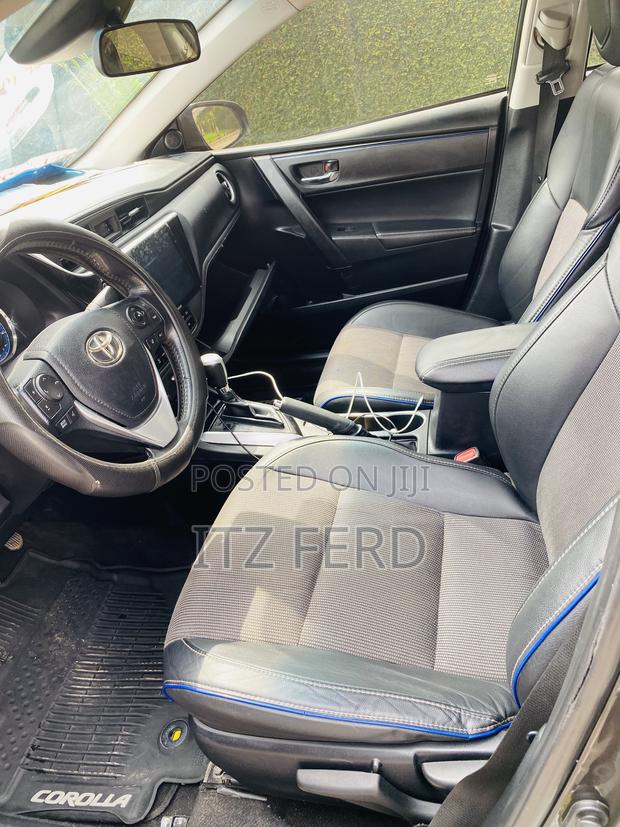 Toyota Corolla SE (1.8L 4cyl 2A) 2018 Black