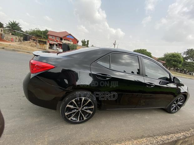 Toyota Corolla SE (1.8L 4cyl 2A) 2018 Black