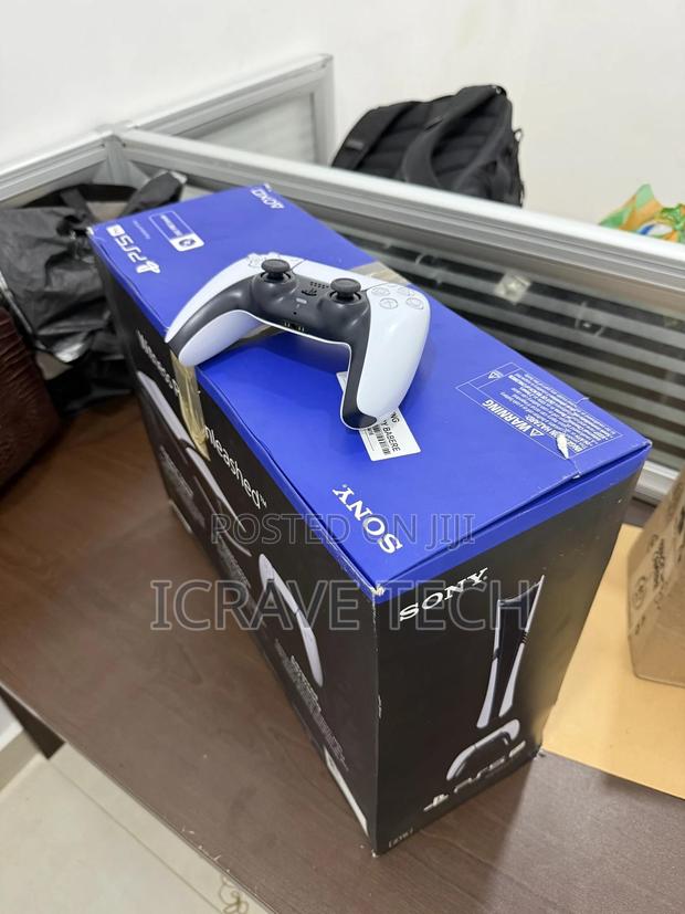 Ps 5 Pro Console 2 Terabyte With Extra Controller photo 6