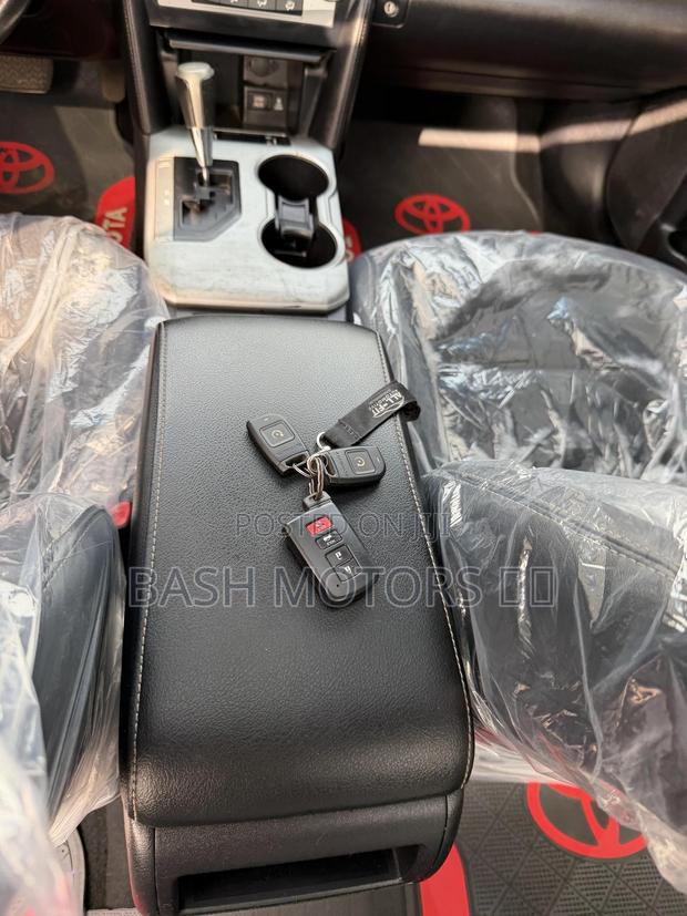 Toyota Camry SE 4dr Sedan (2.5L 4cyl 6A) 2014 White