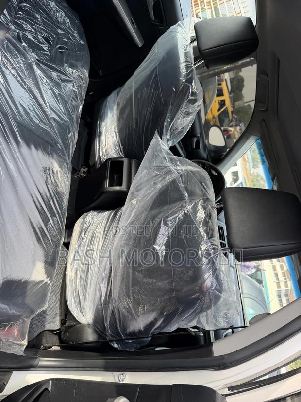 Toyota Camry SE 4dr Sedan (2.5L 4cyl 6A) 2014 White