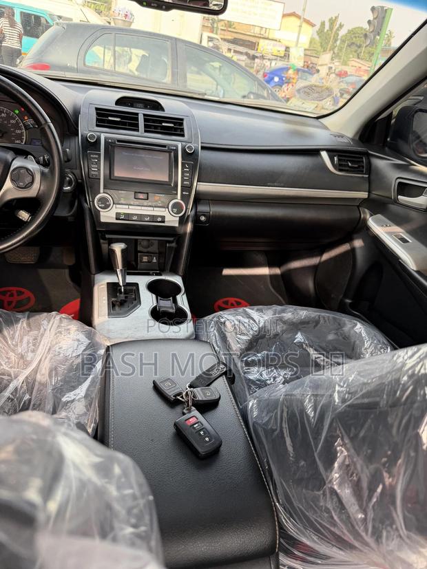 Toyota Camry SE 4dr Sedan (2.5L 4cyl 6A) 2014 White