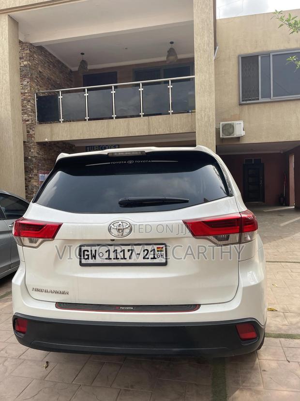 Toyota Highlander LE Plus 4x4 V6 (3.5L 6cyl 8A) 2018 White