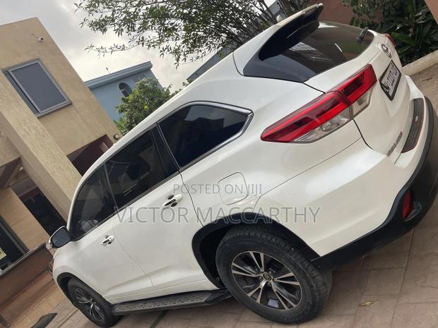 Toyota Highlander LE Plus 4x4 V6 (3.5L 6cyl 8A) 2018 White