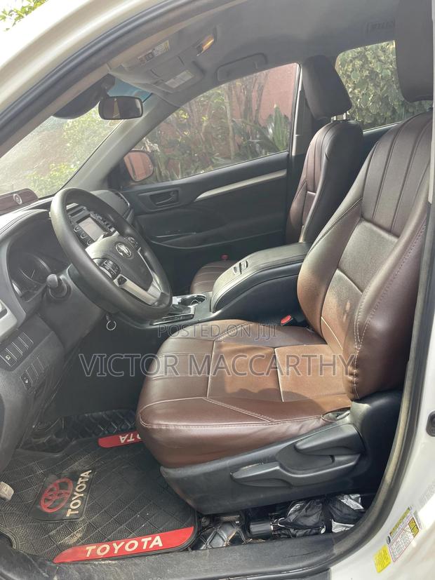 Toyota Highlander LE Plus 4x4 V6 (3.5L 6cyl 8A) 2018 White