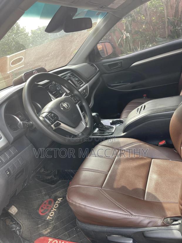 Toyota Highlander LE Plus 4x4 V6 (3.5L 6cyl 8A) 2018 White