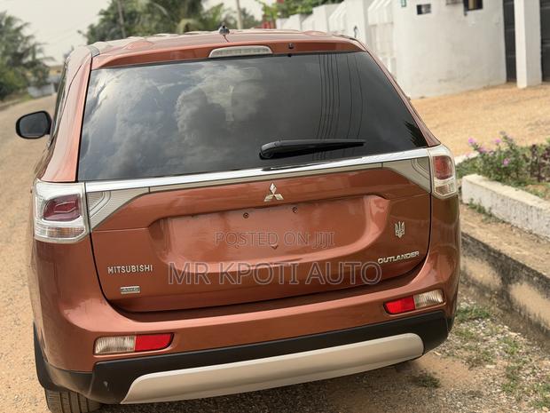 Mitsubishi Outlander 2014 Orange