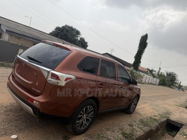 Mitsubishi Outlander 2014 Orange