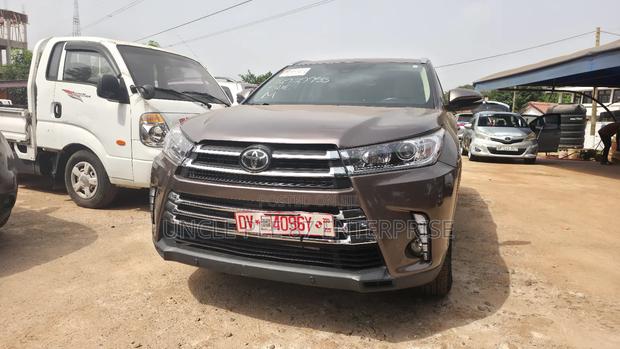 Toyota Highlander XLE FWD 2020 Brown