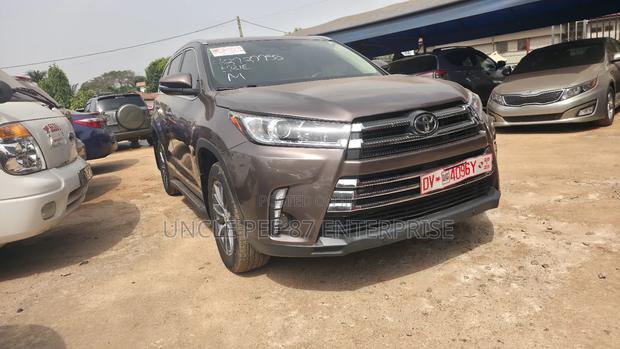 Toyota Highlander XLE FWD 2020 Brown photo 4