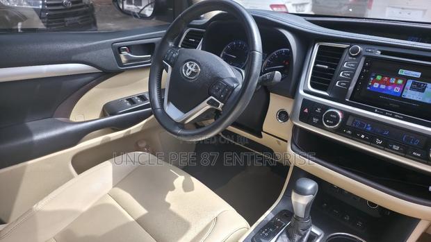 Toyota Highlander XLE FWD 2020 Brown photo 6