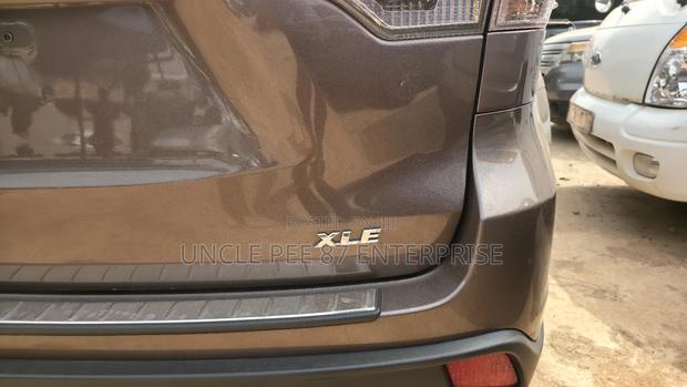 Toyota Highlander XLE FWD 2020 Brown photo 8